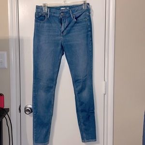 🎁3/$20🎁 Old Navy Rockstar super skinny high rise jeans • size 8